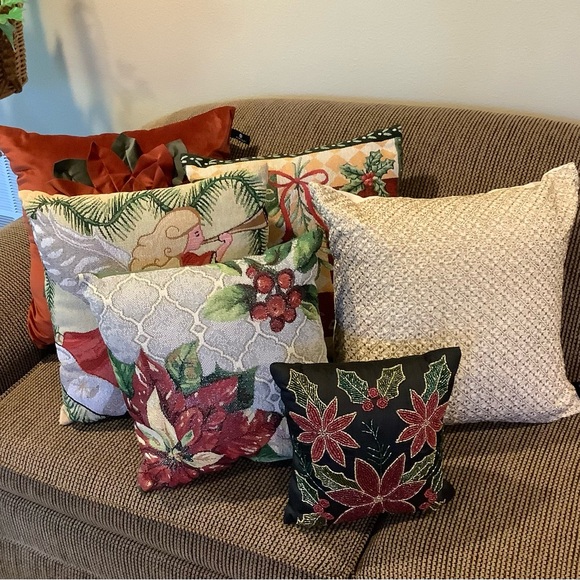 Throw Pillow Poinsettia & Berries with silver lame - Picture 5 of 5